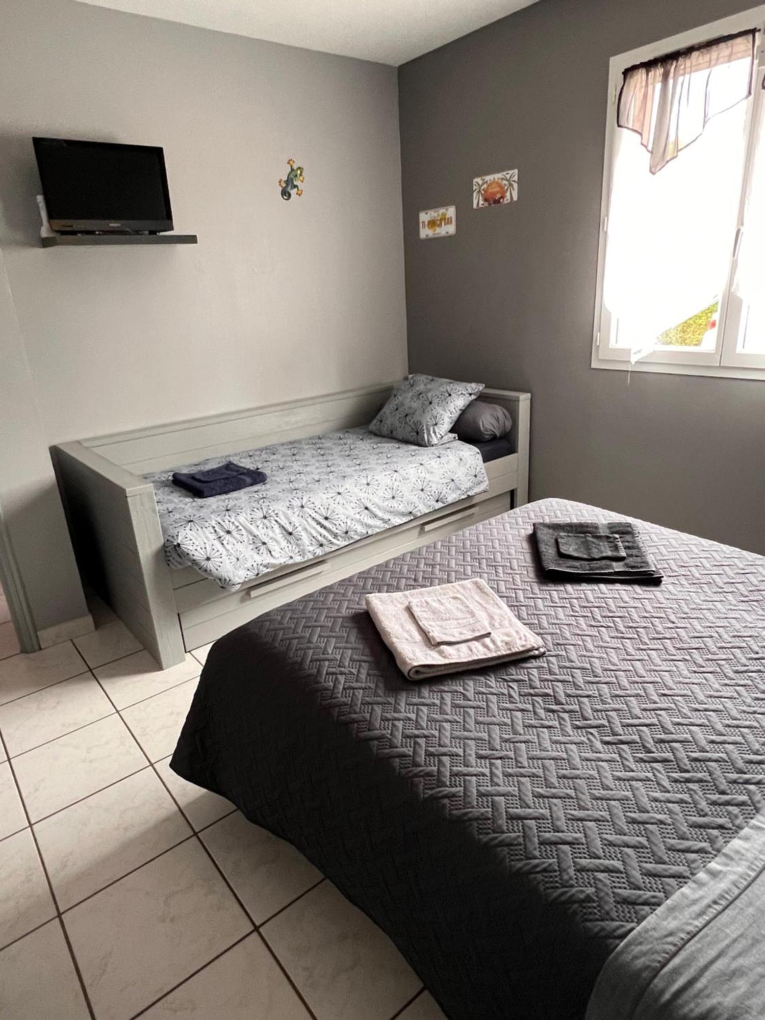 Chambres D'Hotes Chez Florence Montmerle-sur-Saone Exterior photo